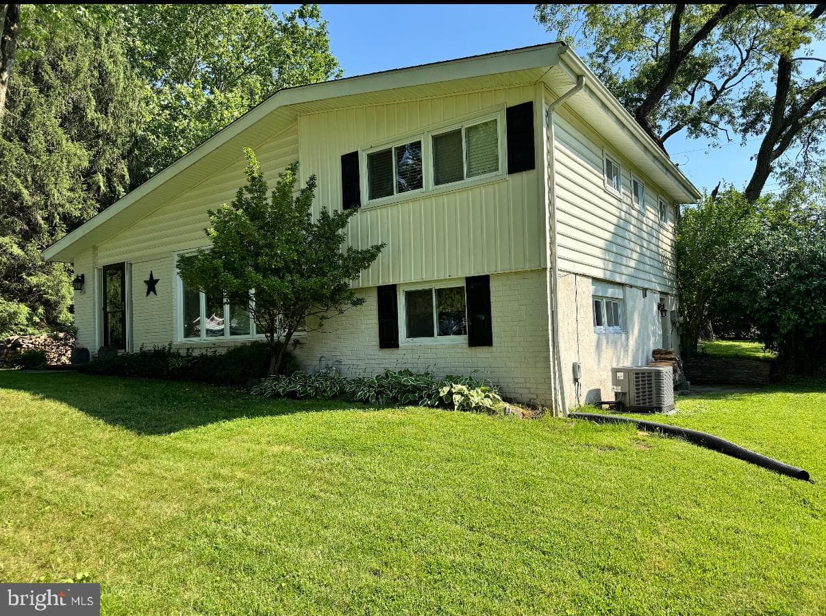 1526 Pulaski Drive photo 3