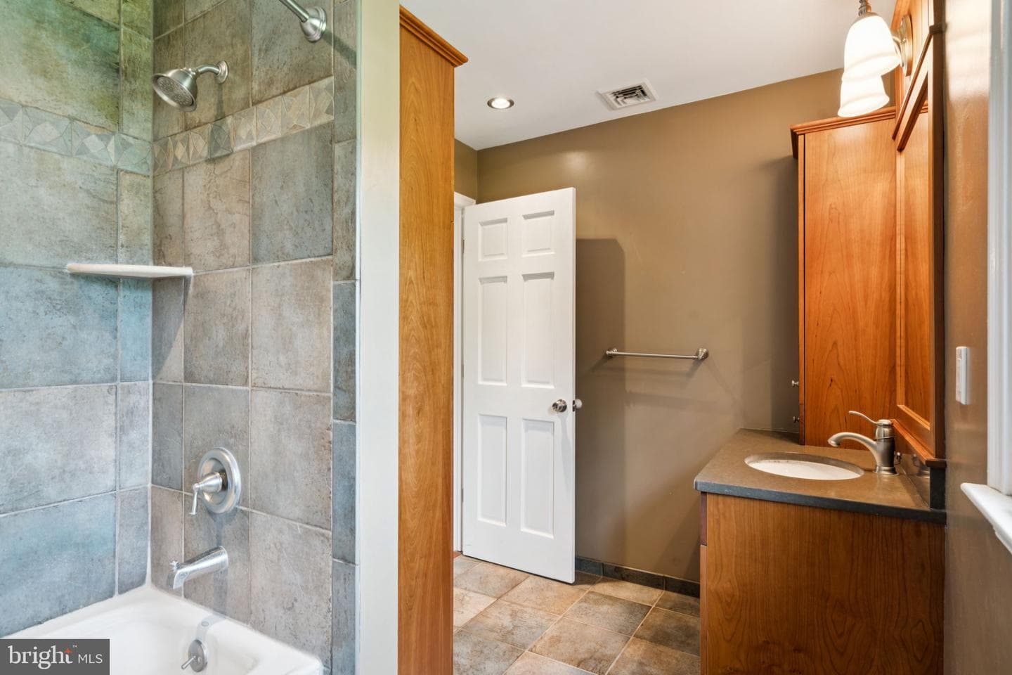 916 Davis Road photo 37