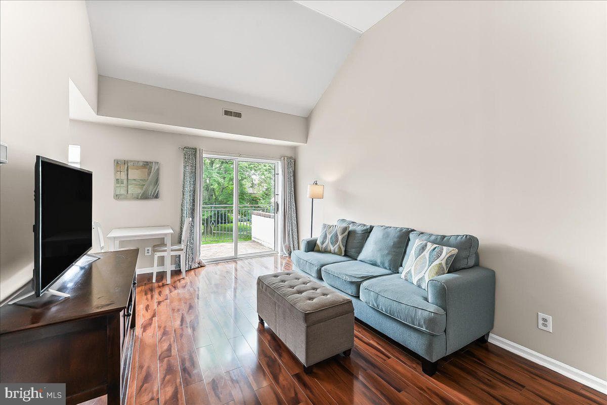 922 W Montgomery Avenue #b-4 photo 4