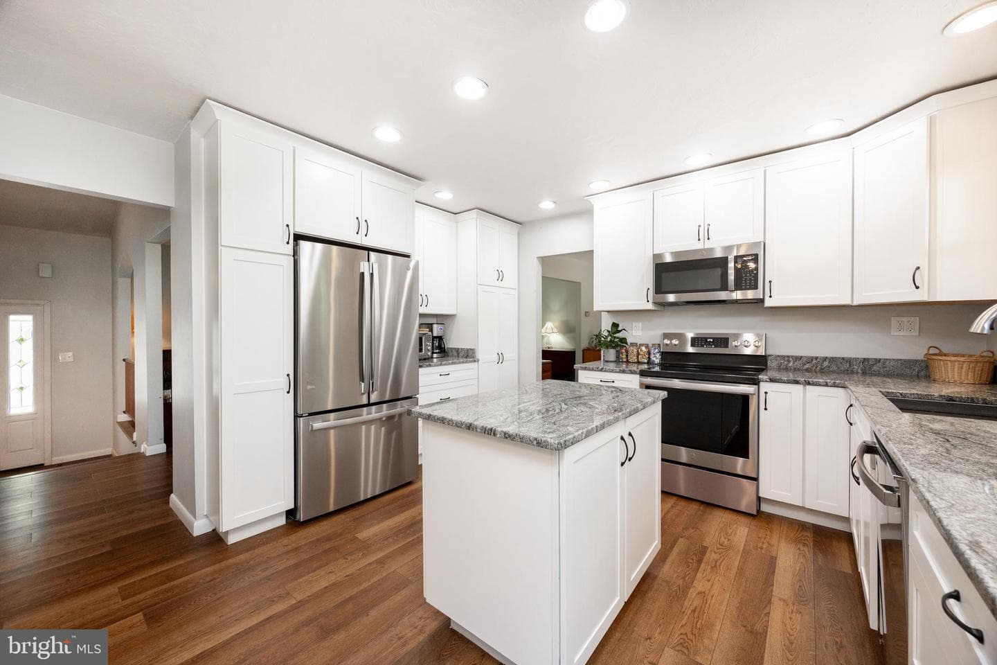 3763 Stoughton Road photo 13