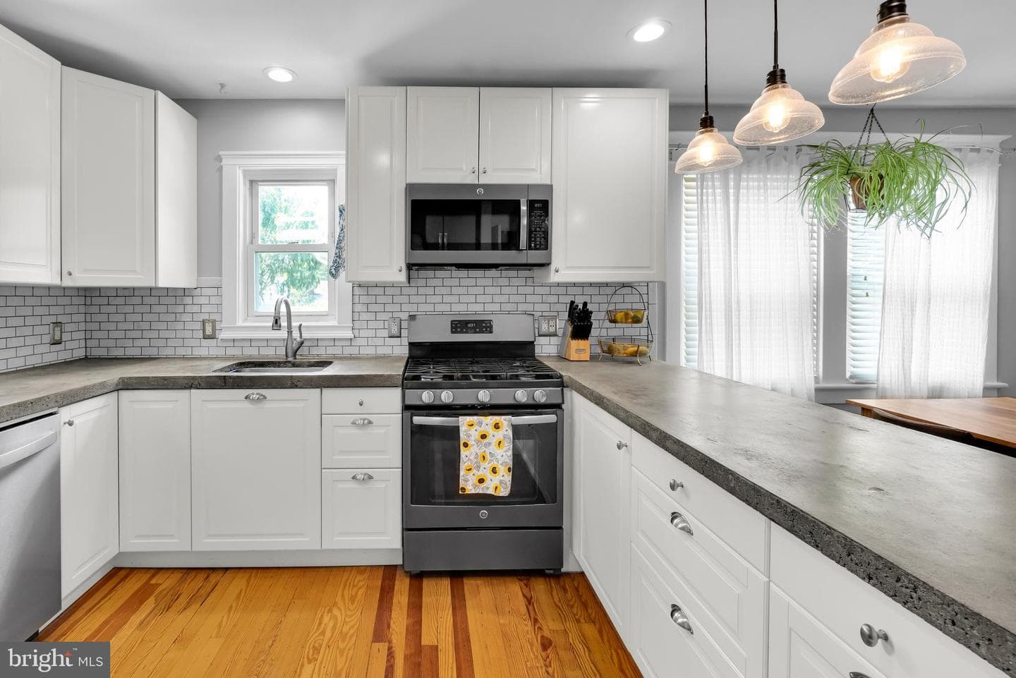 443 Tennis Avenue photo 10