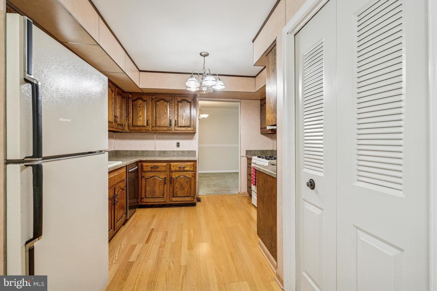 13 Virginia Lane photo 8