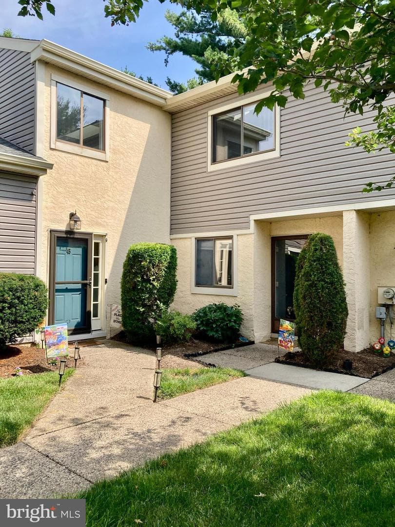 46 Ember Lane photo 2