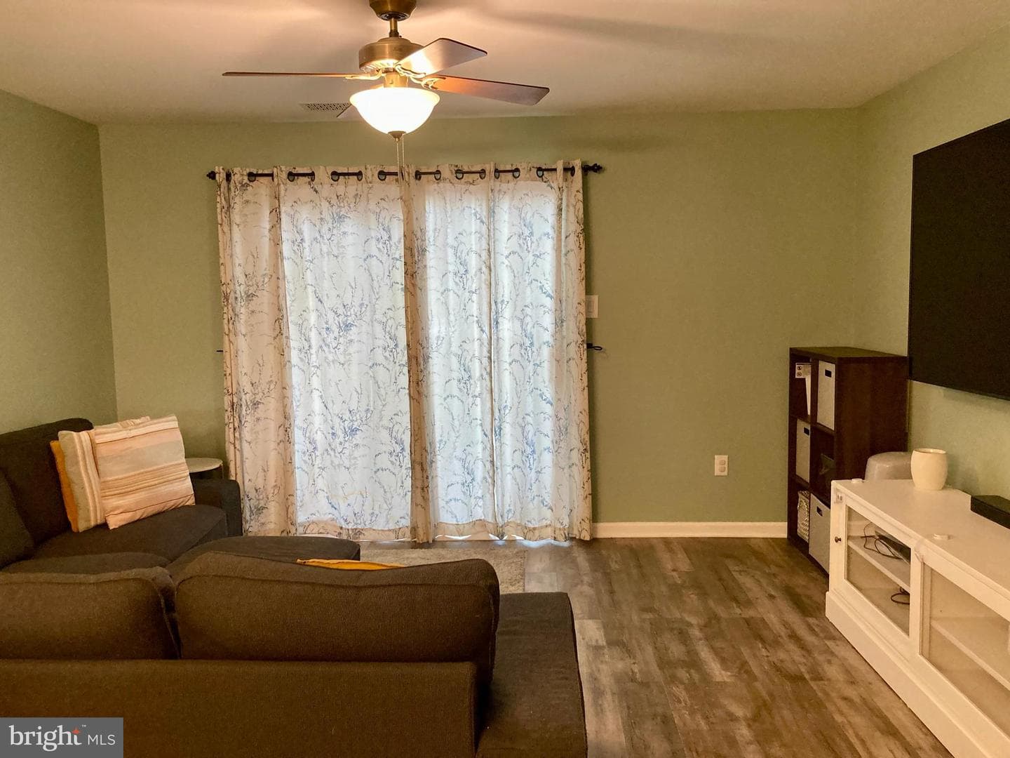 46 Ember Lane photo 4