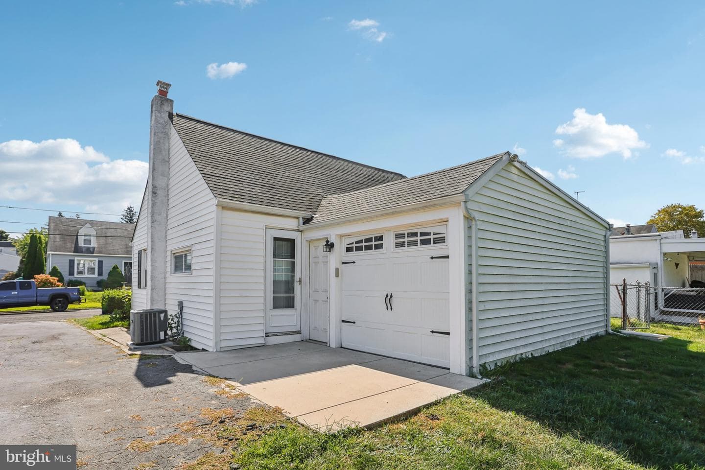 718 Harrison Avenue photo 17