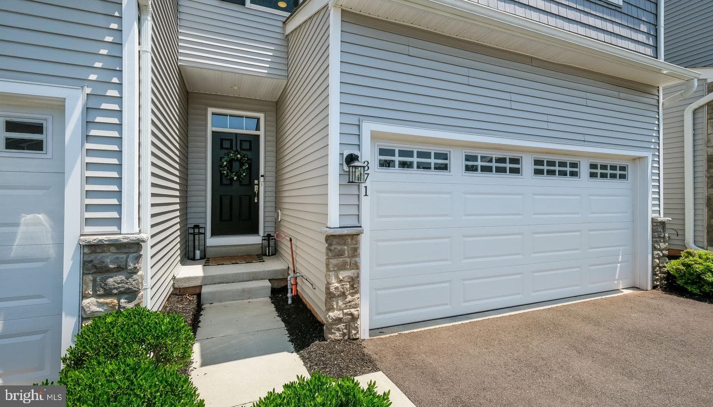 371 Ridgewood Drive photo 4