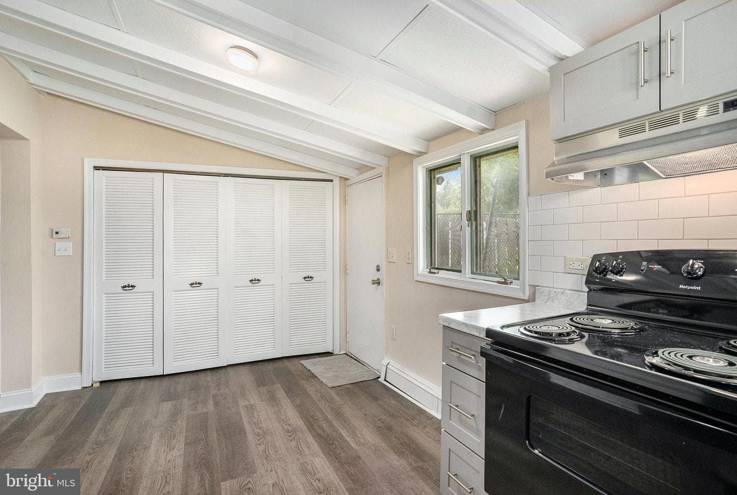 323 South Street photo 14