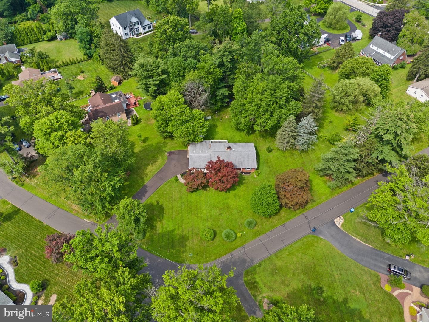912 Sycamore Drive photo 3