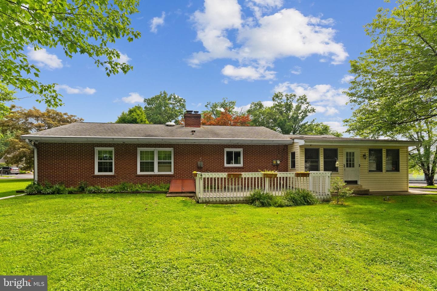 912 Sycamore Drive photo 30