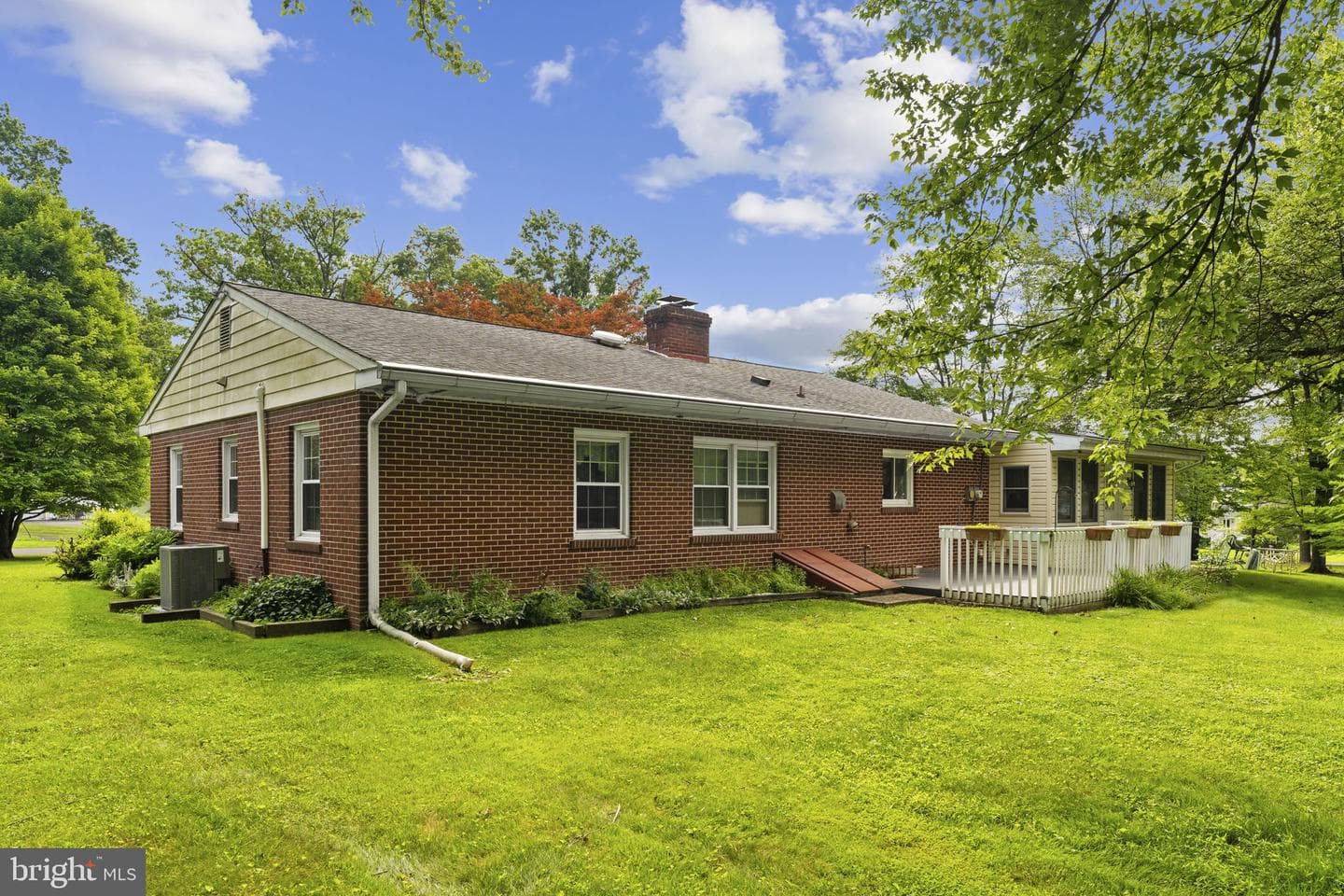 912 Sycamore Drive photo 31