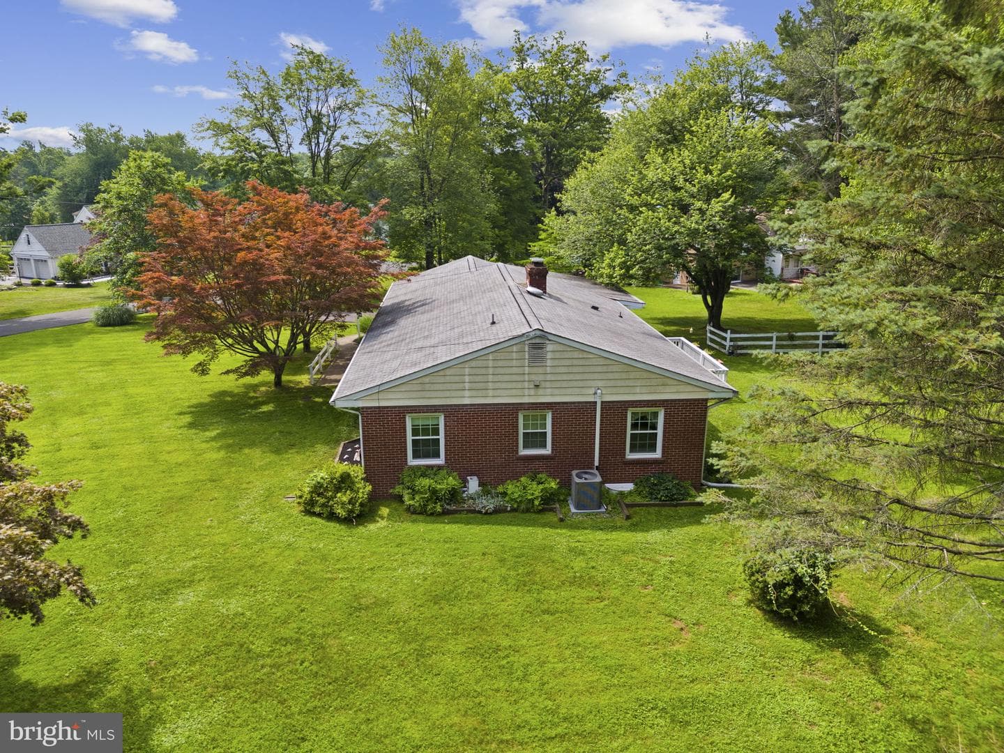 912 Sycamore Drive photo 32