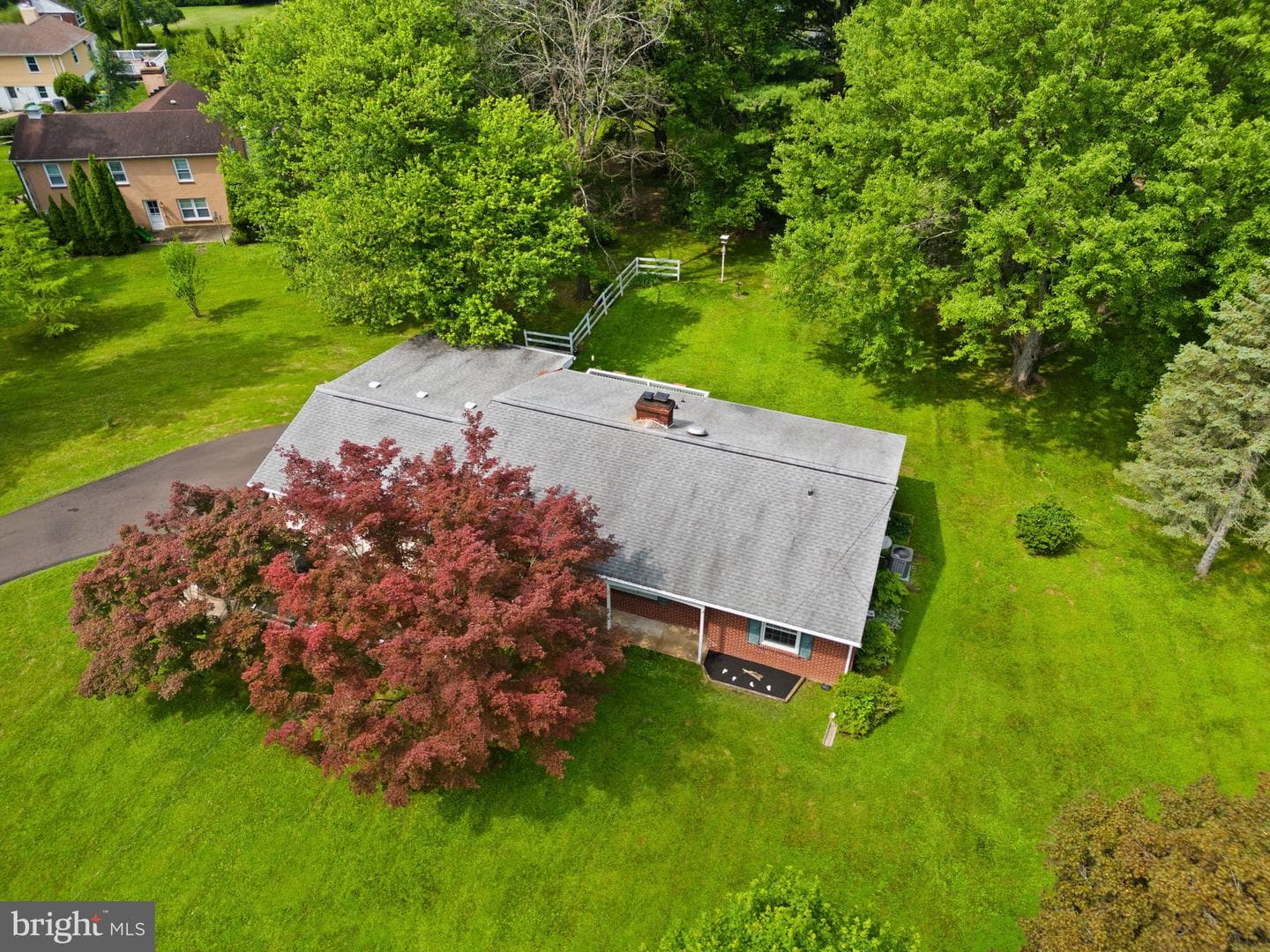 912 Sycamore Drive photo 4