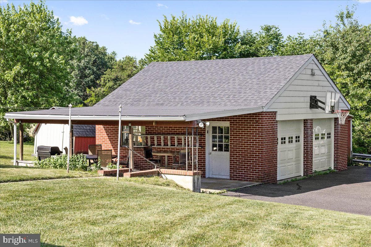1848 Hoffmansville Road photo 4