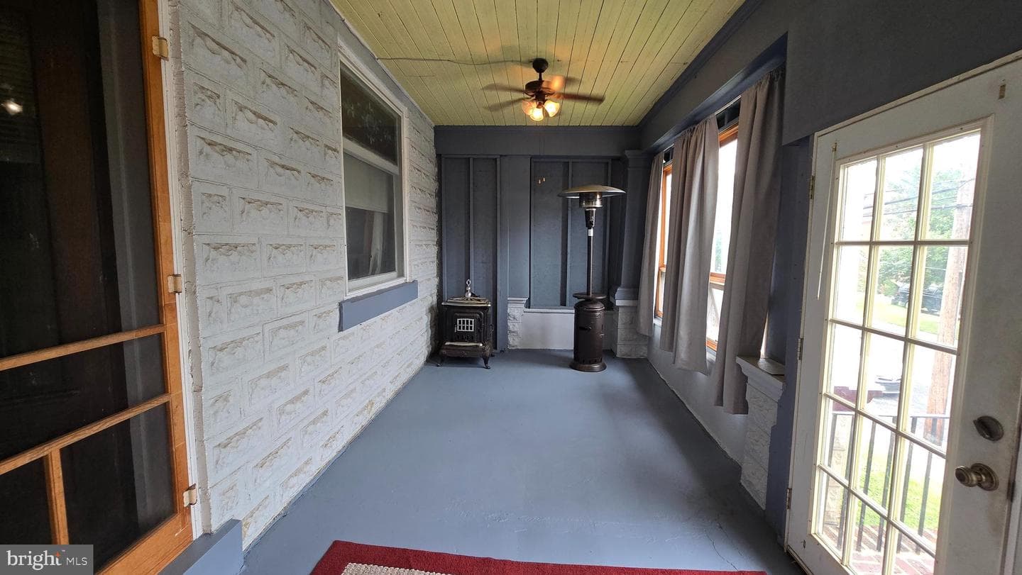 451 Penn Street photo 27