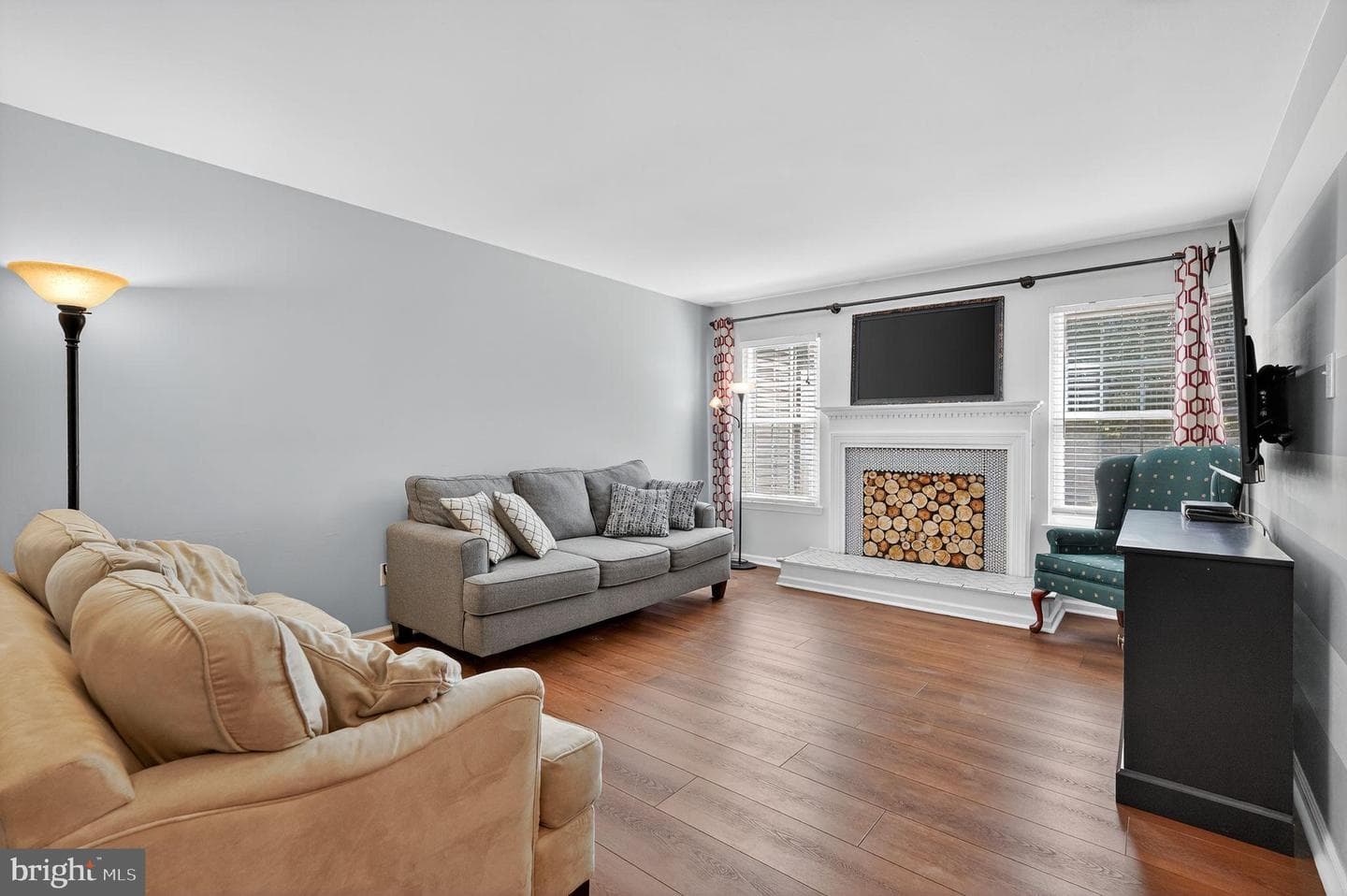 206 Saratoga Way photo 5