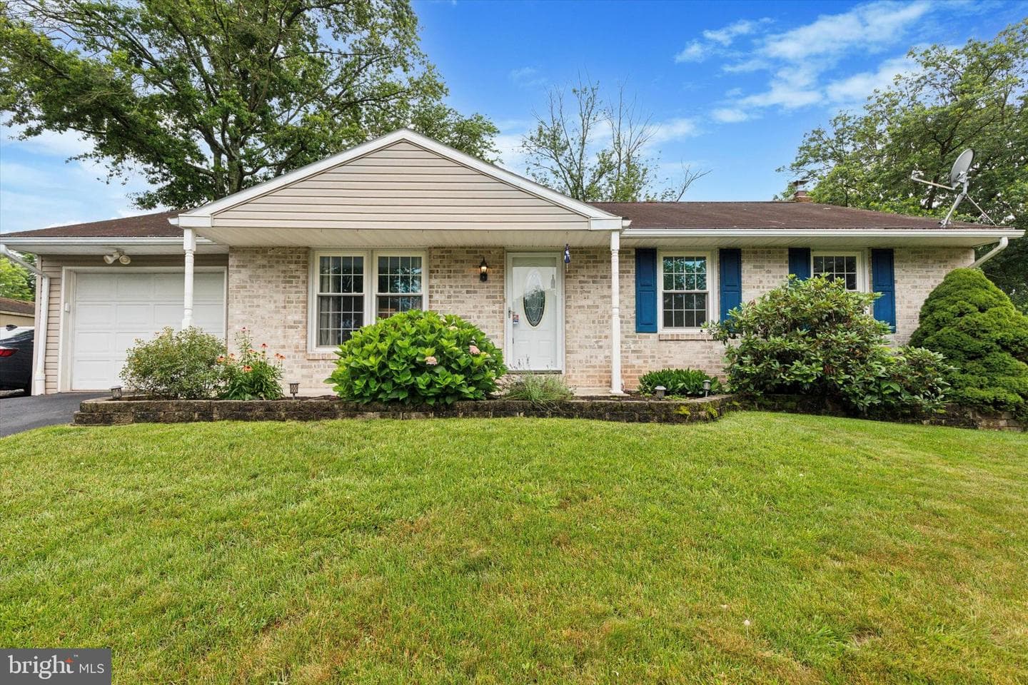 318 Bow Lane photo 1