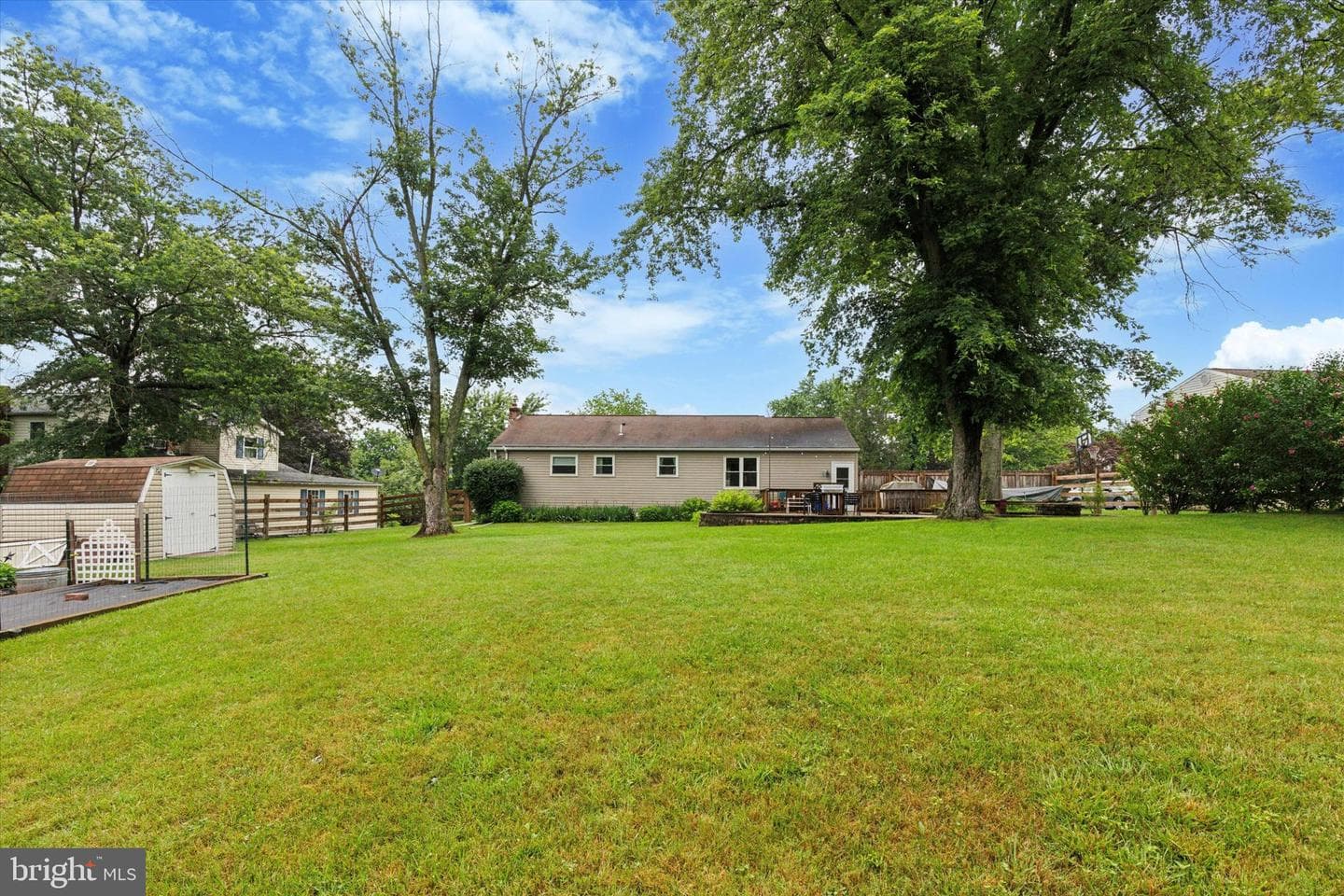 318 Bow Lane photo 24