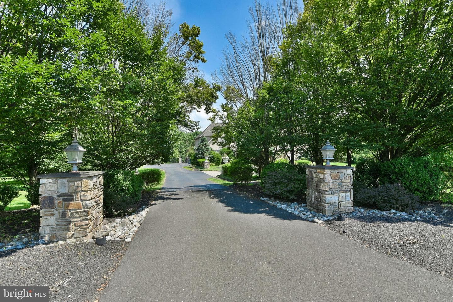 1389 Lamplighter Circle photo 4