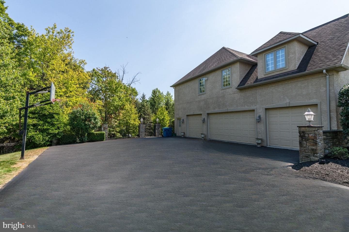 1389 Lamplighter Circle photo 6
