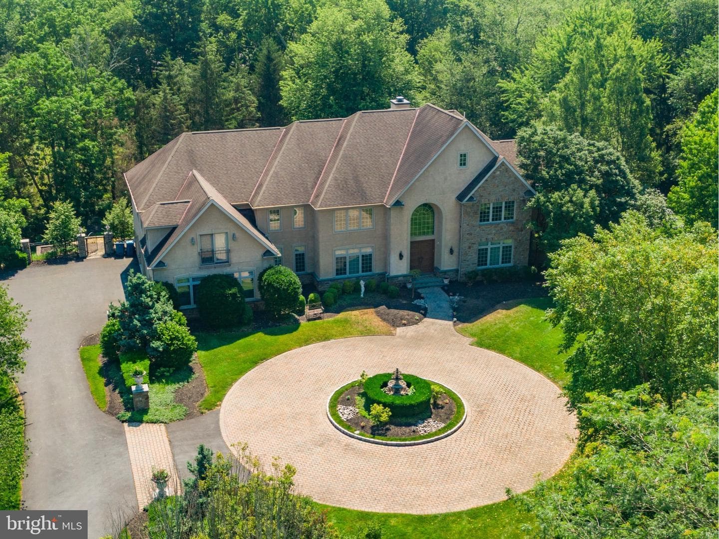 1389 Lamplighter Circle photo 9