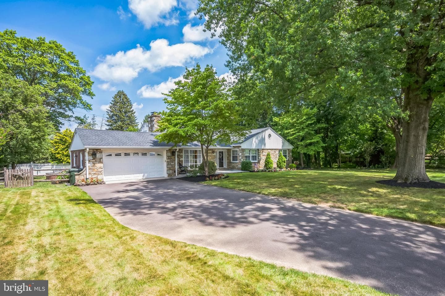 1350 King Road photo 1