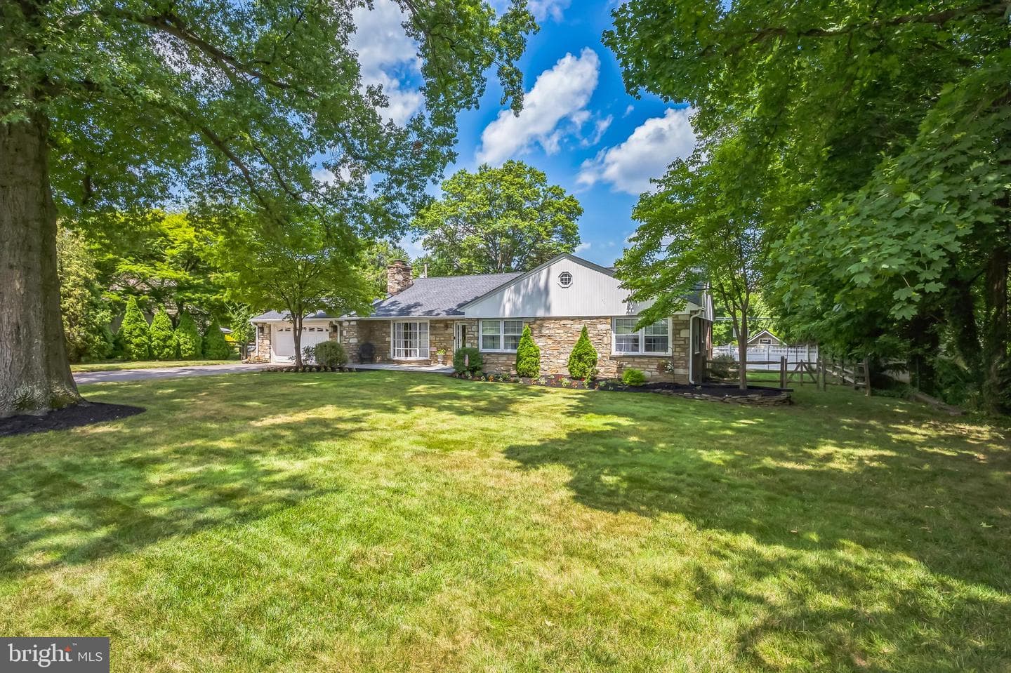 1350 King Road photo 3