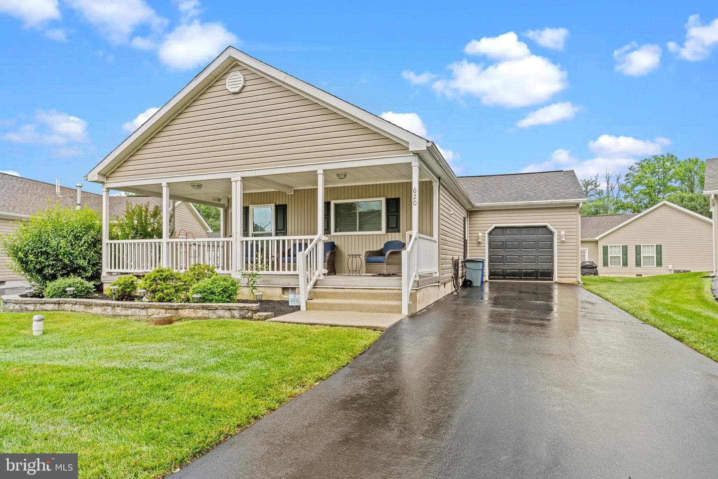 620 Eucalyptus Way photo 3