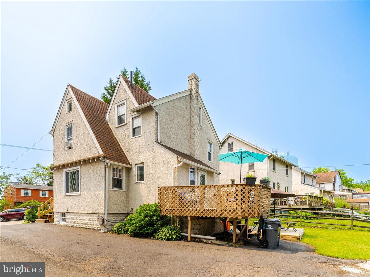 1086 Edge Hill Road photo 3