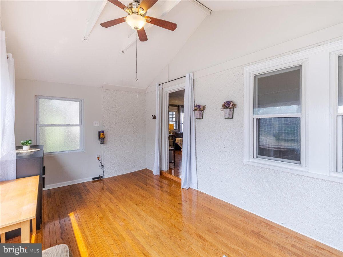 1086 Edge Hill Road photo 8