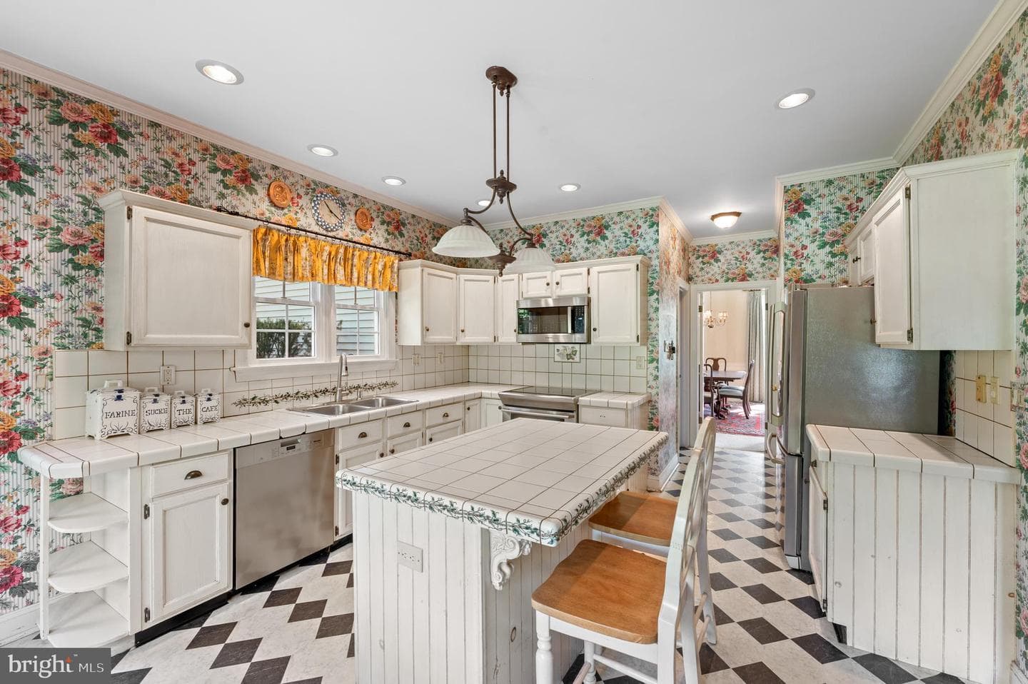 272 Mallard Drive E photo 11