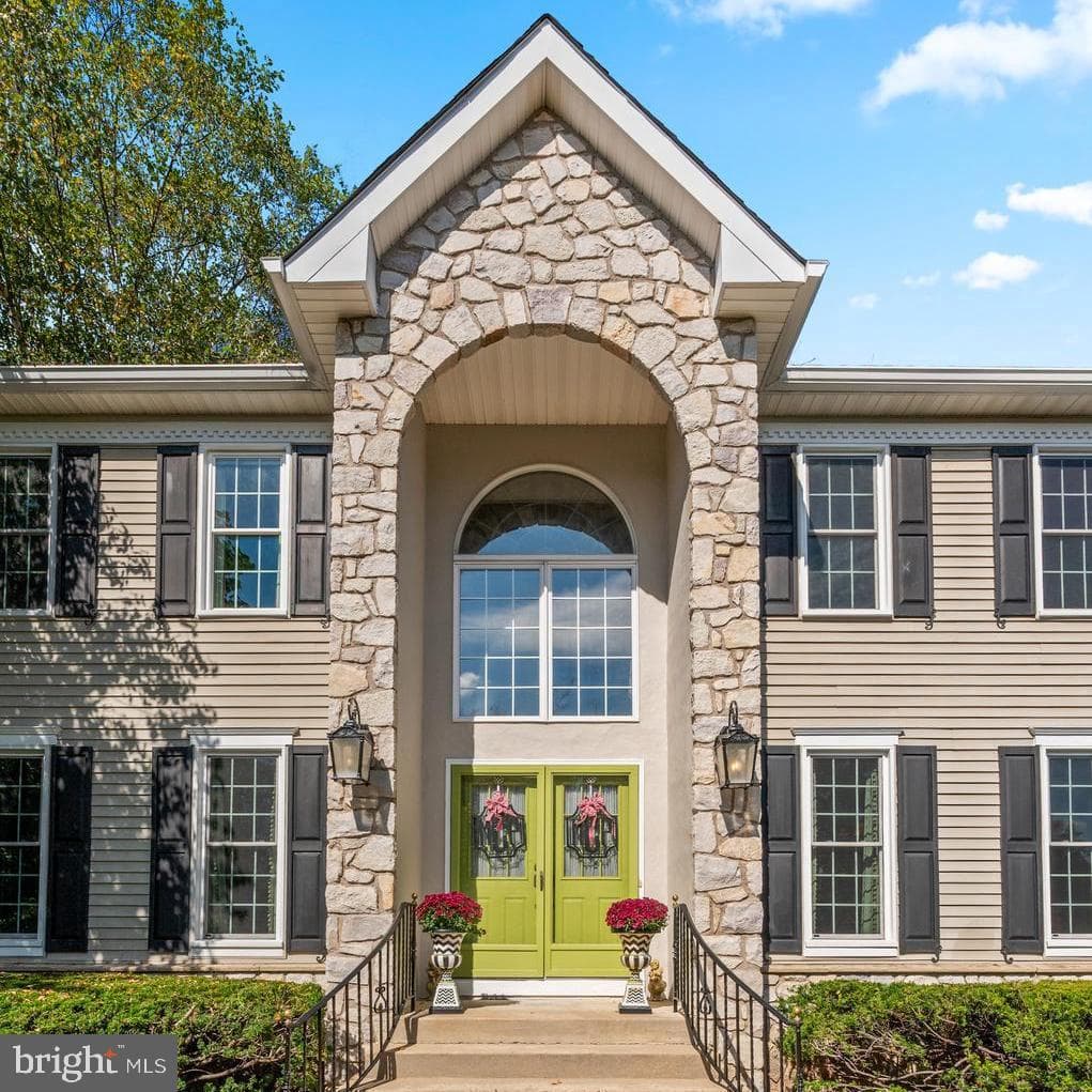 272 Mallard Drive E photo 2