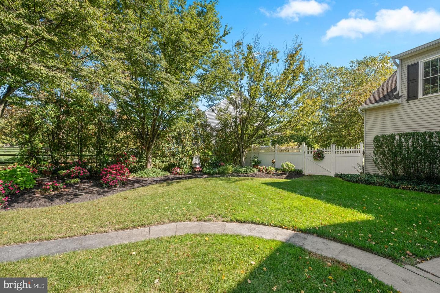 272 Mallard Drive E photo 35