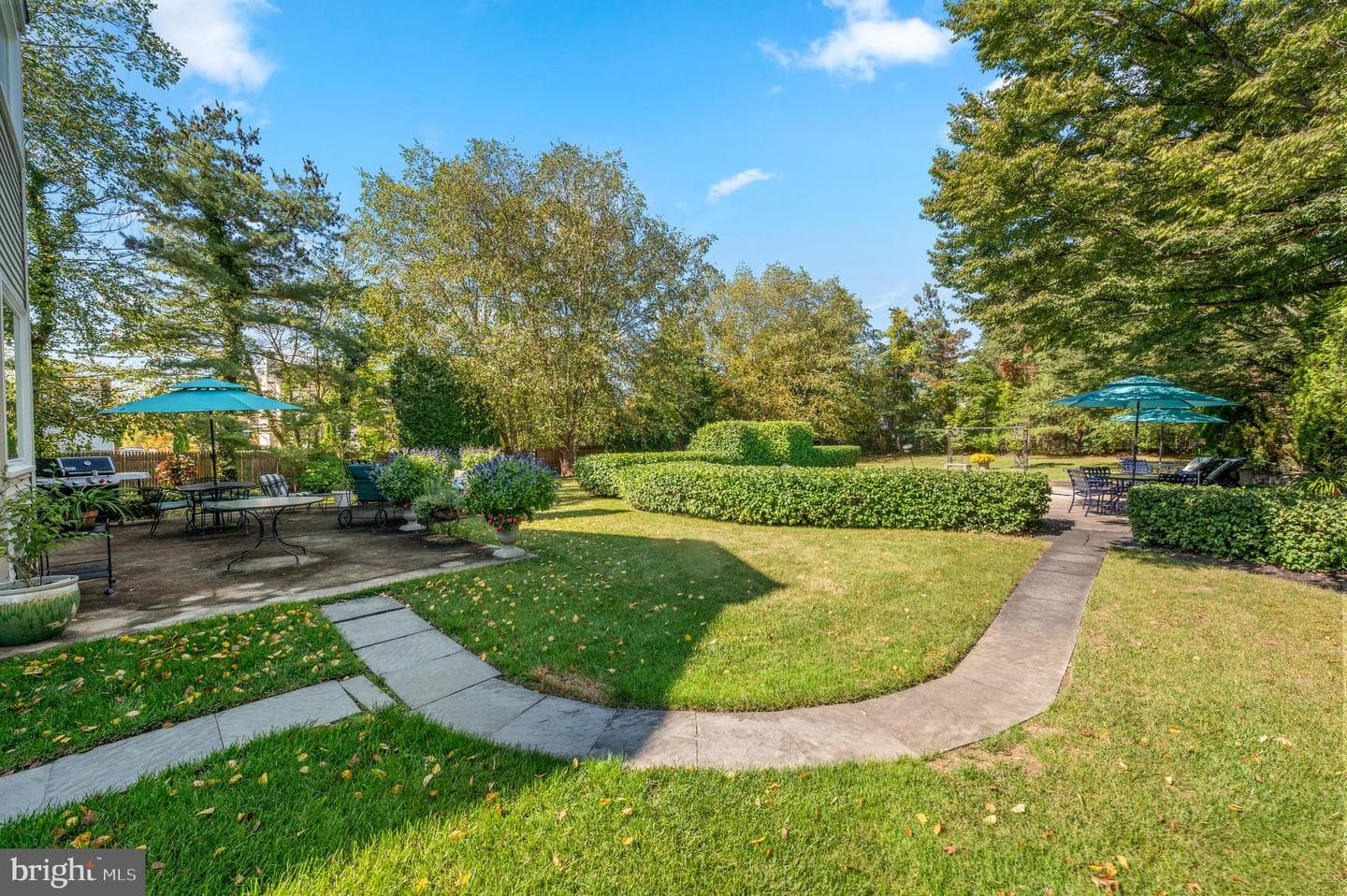 272 Mallard Drive E photo 36