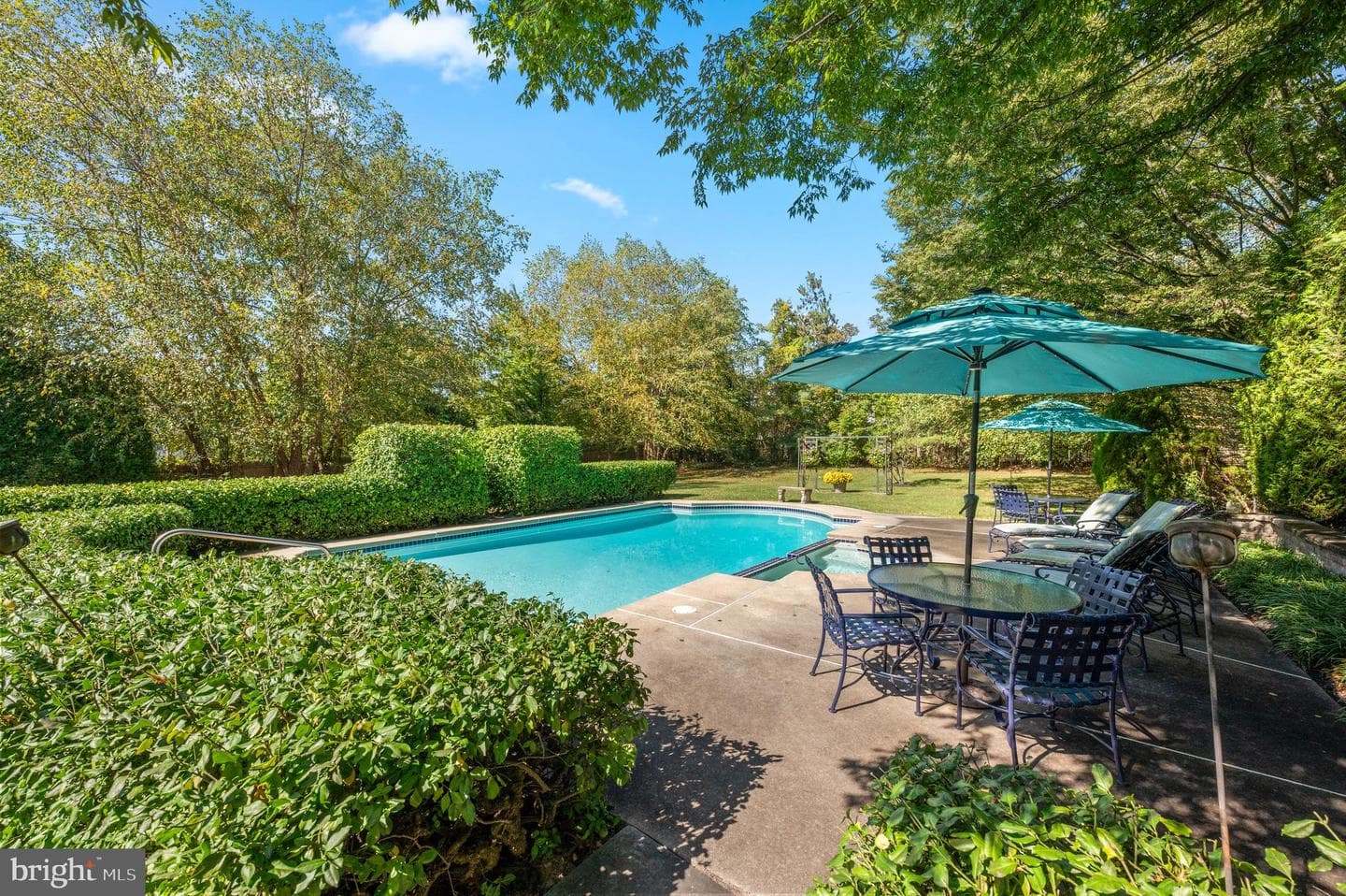 272 Mallard Drive E photo 38