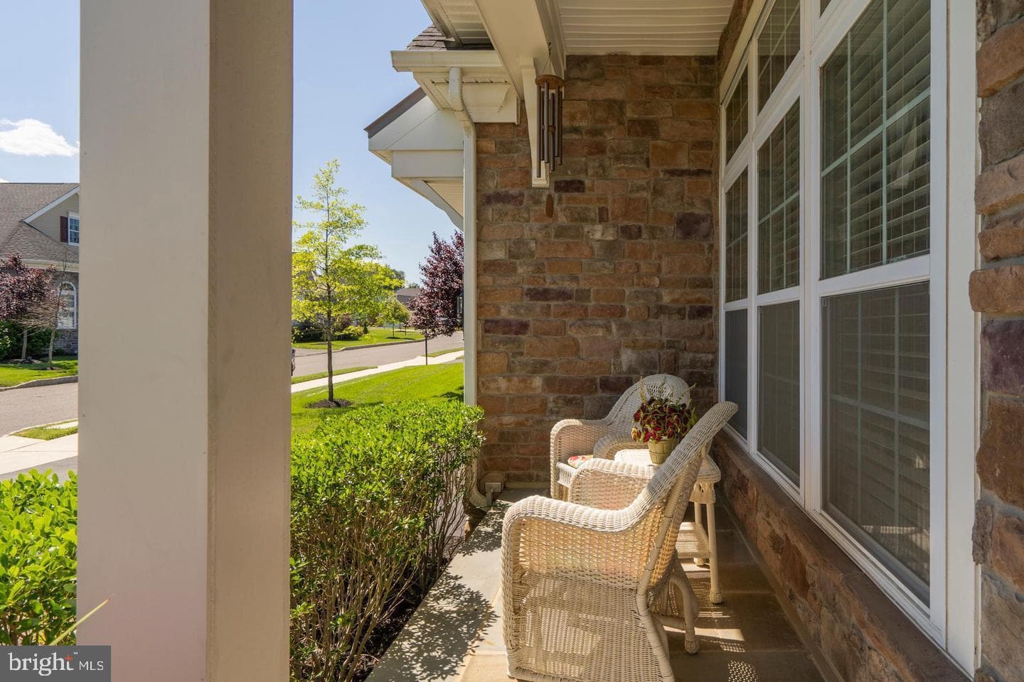 225 Magnolia Street photo 2