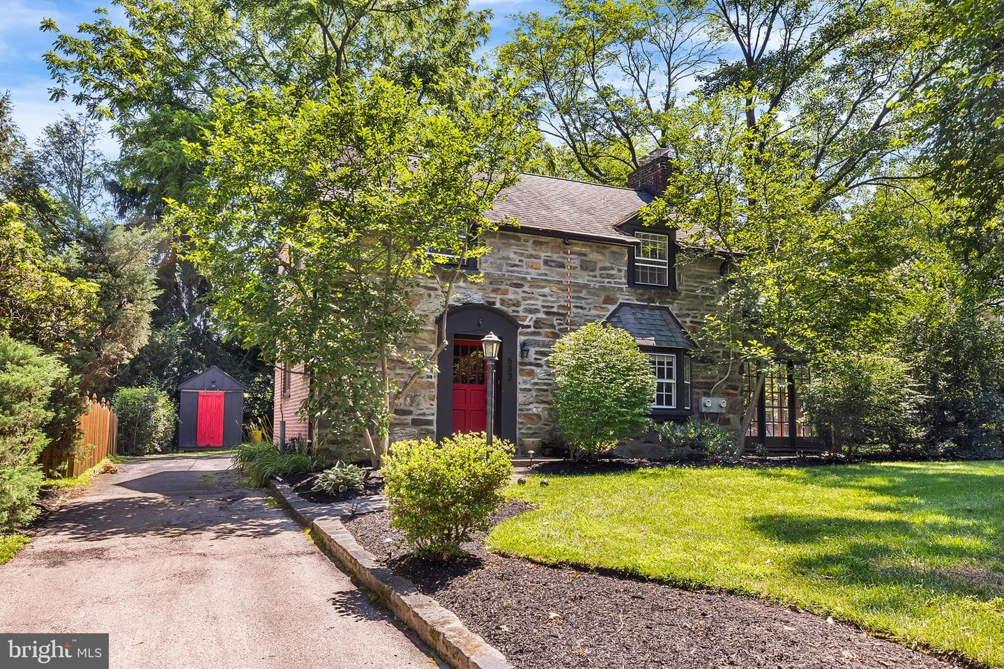 533 E Wynnewood Road photo 2