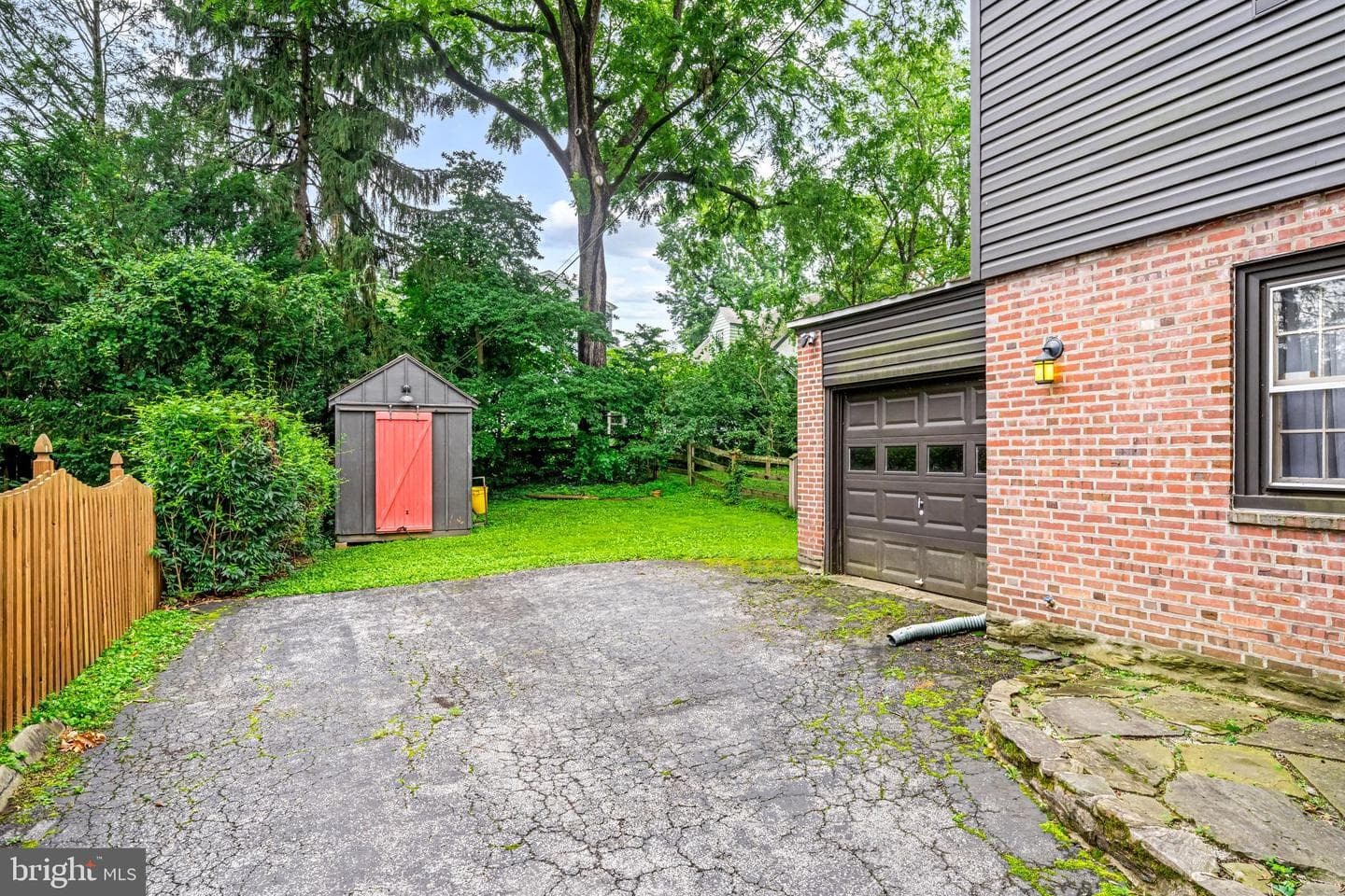 533 E Wynnewood Road photo 37