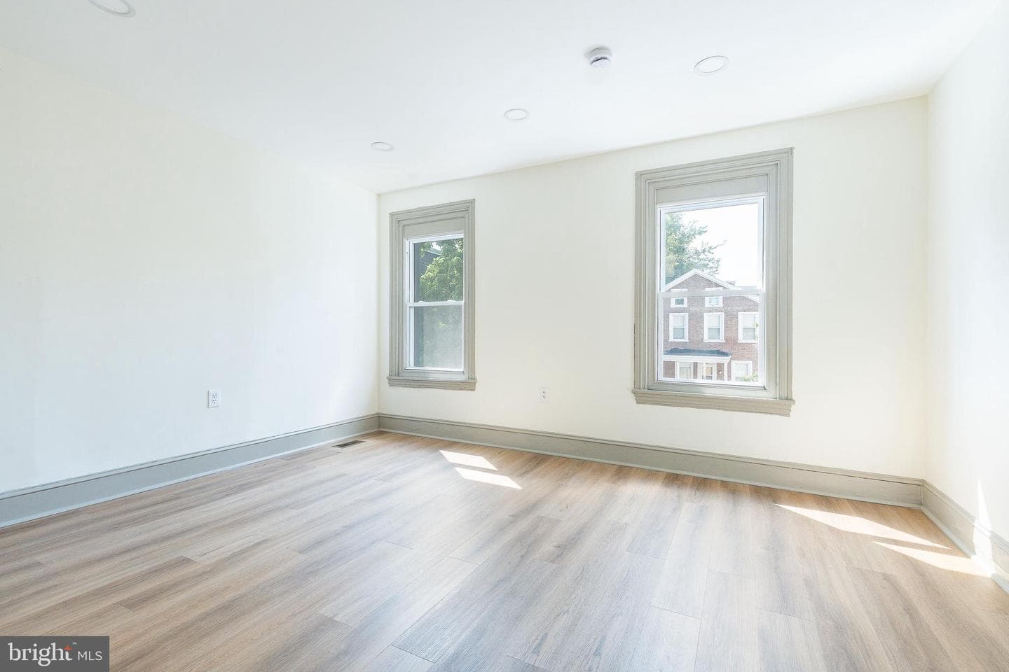 632 Chain Street photo 10