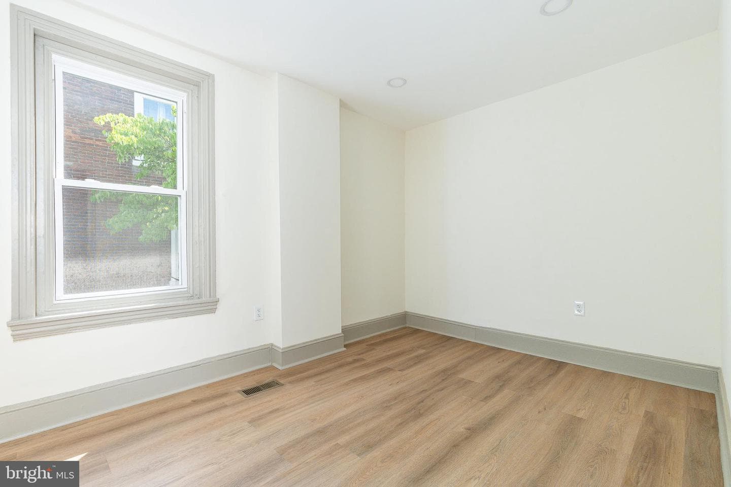 632 Chain Street photo 13