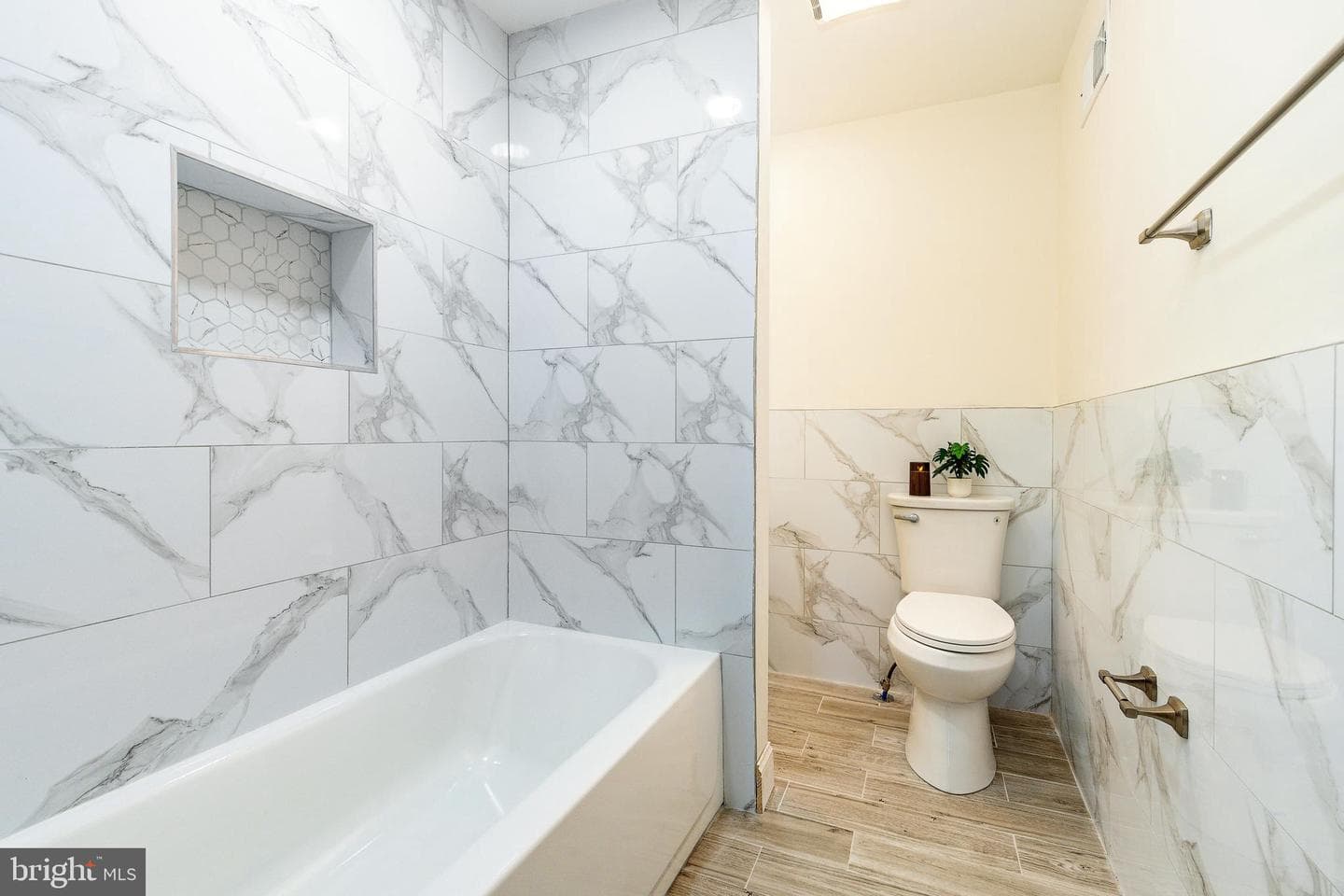632 Chain Street photo 15