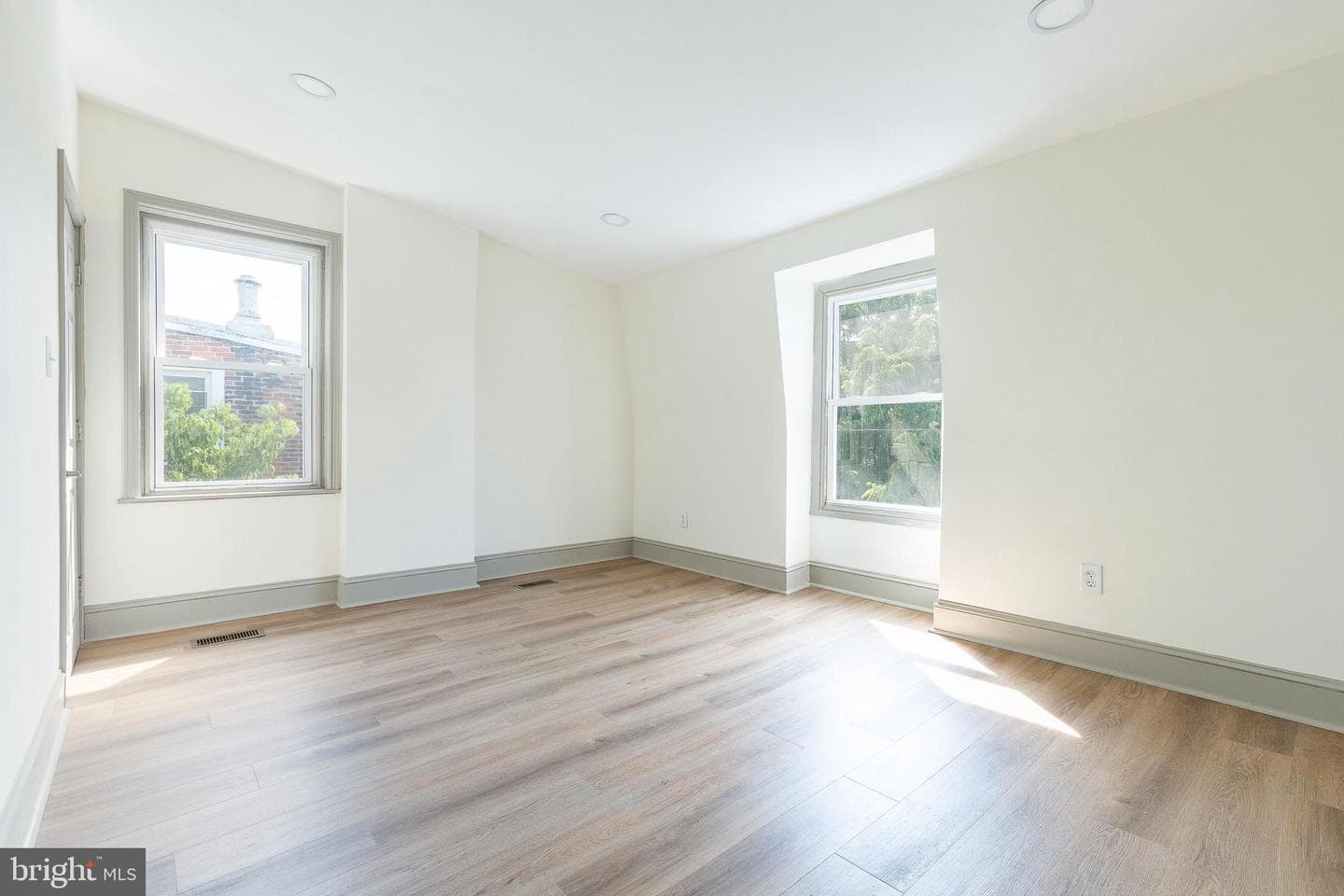 632 Chain Street photo 20
