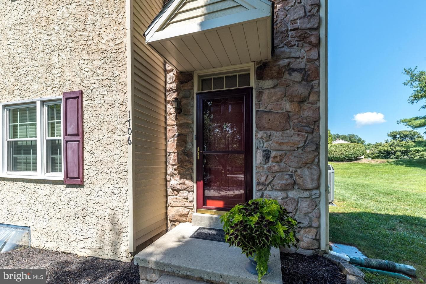 1706 Smedley Court photo 2