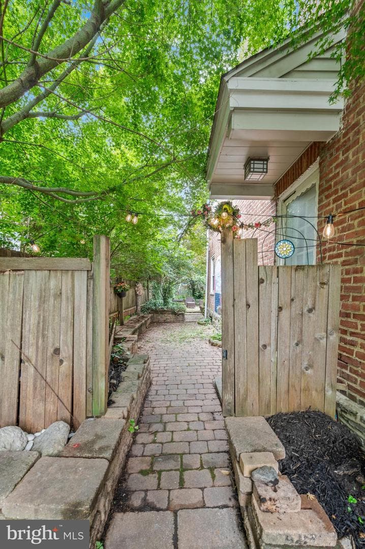 135 Simpson Road photo 22