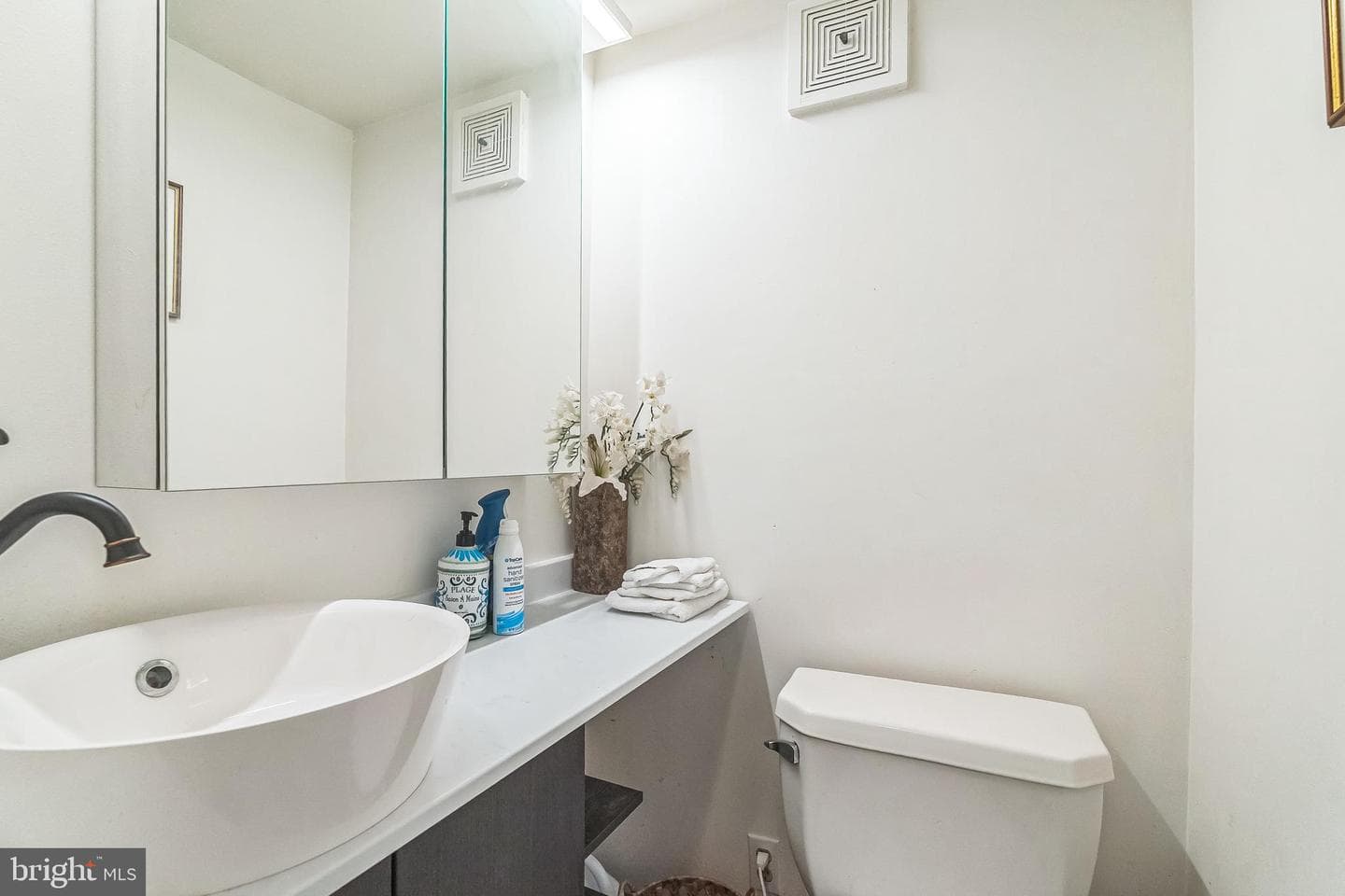 750 Annes Court photo 19