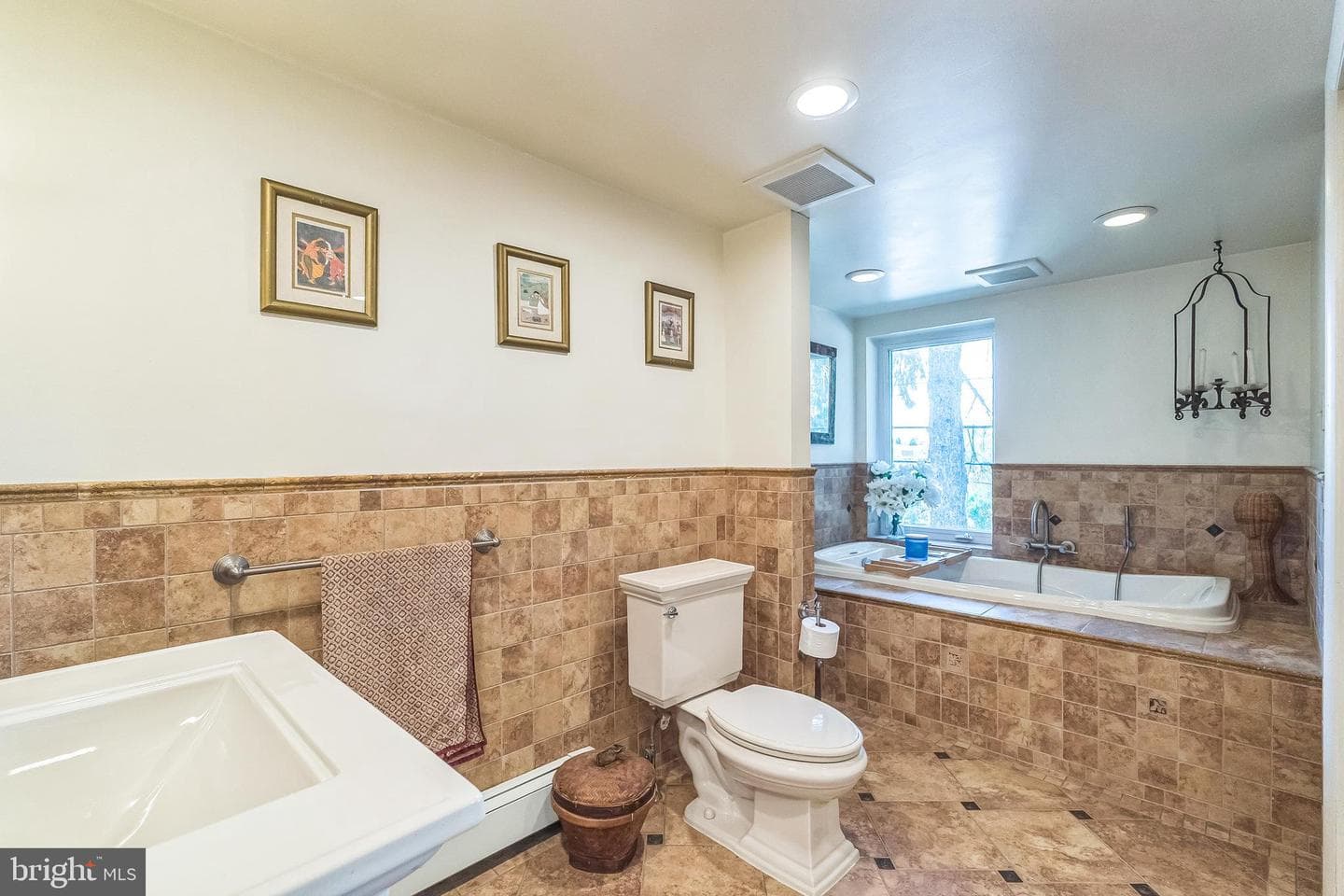 750 Annes Court photo 27