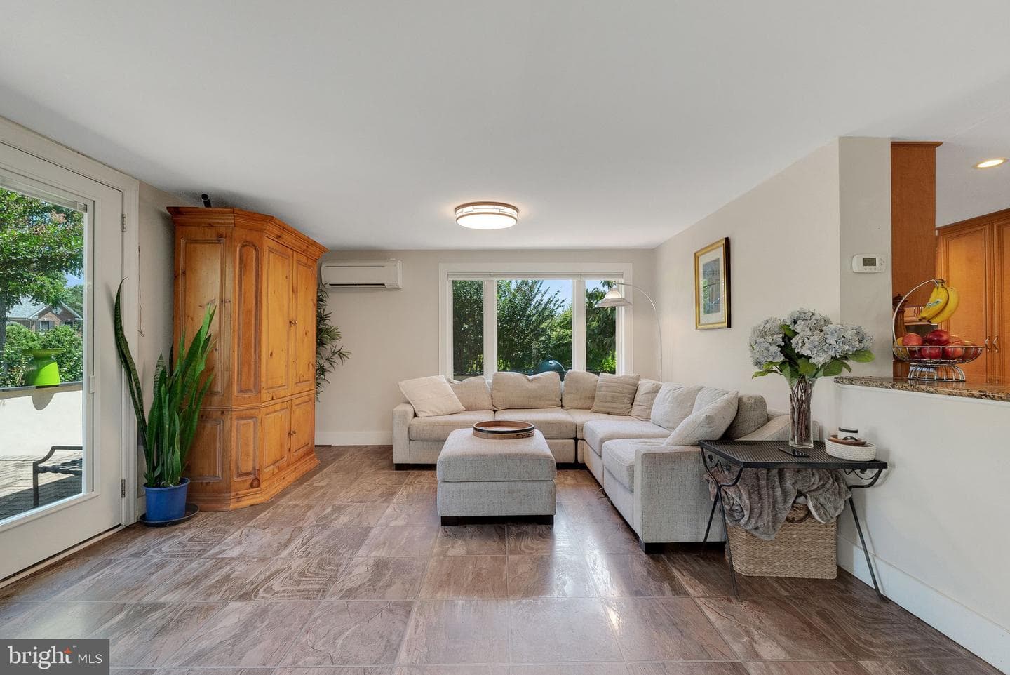 750 Annes Court photo 8