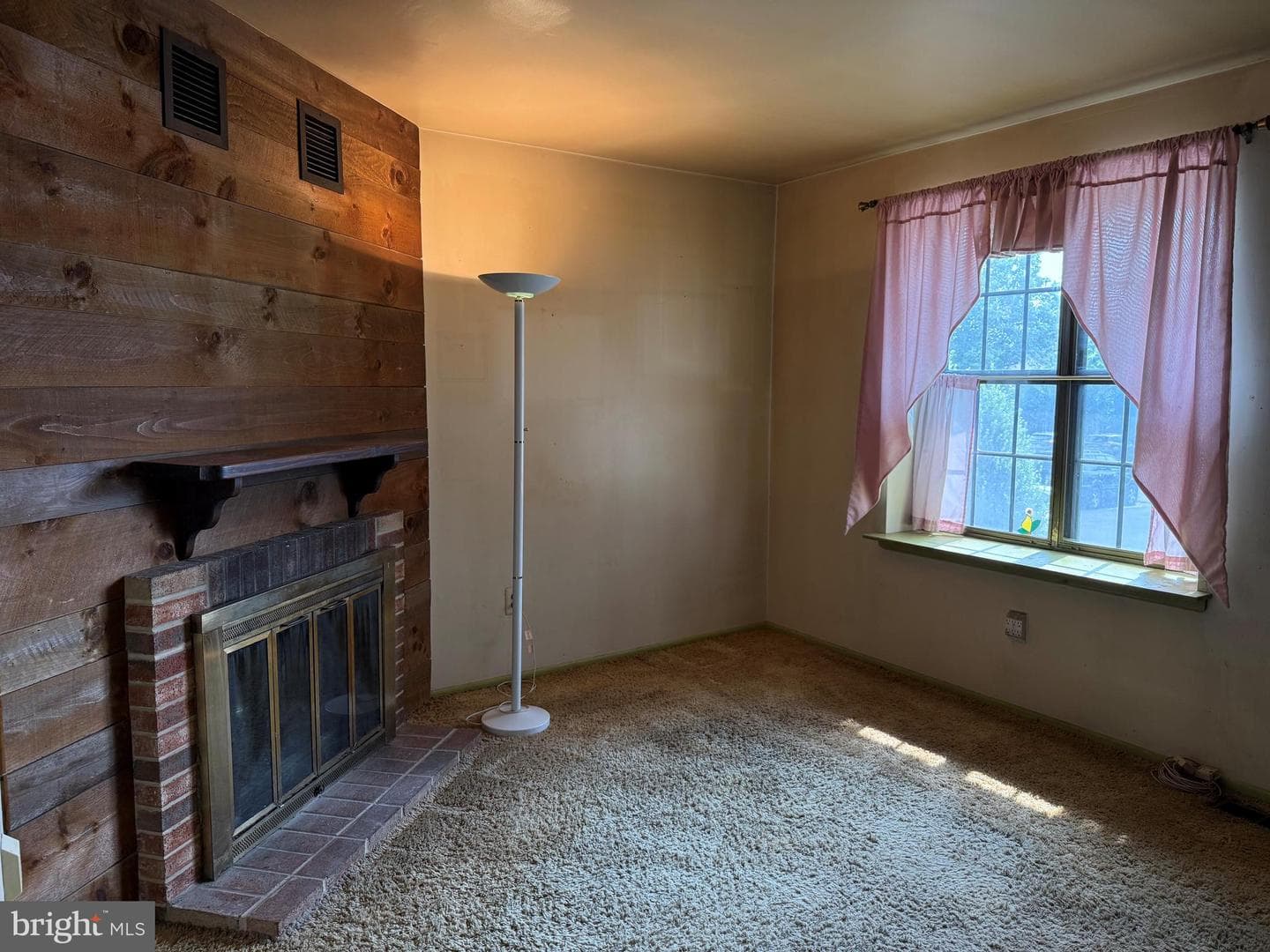 402 Hopkins Court photo 3