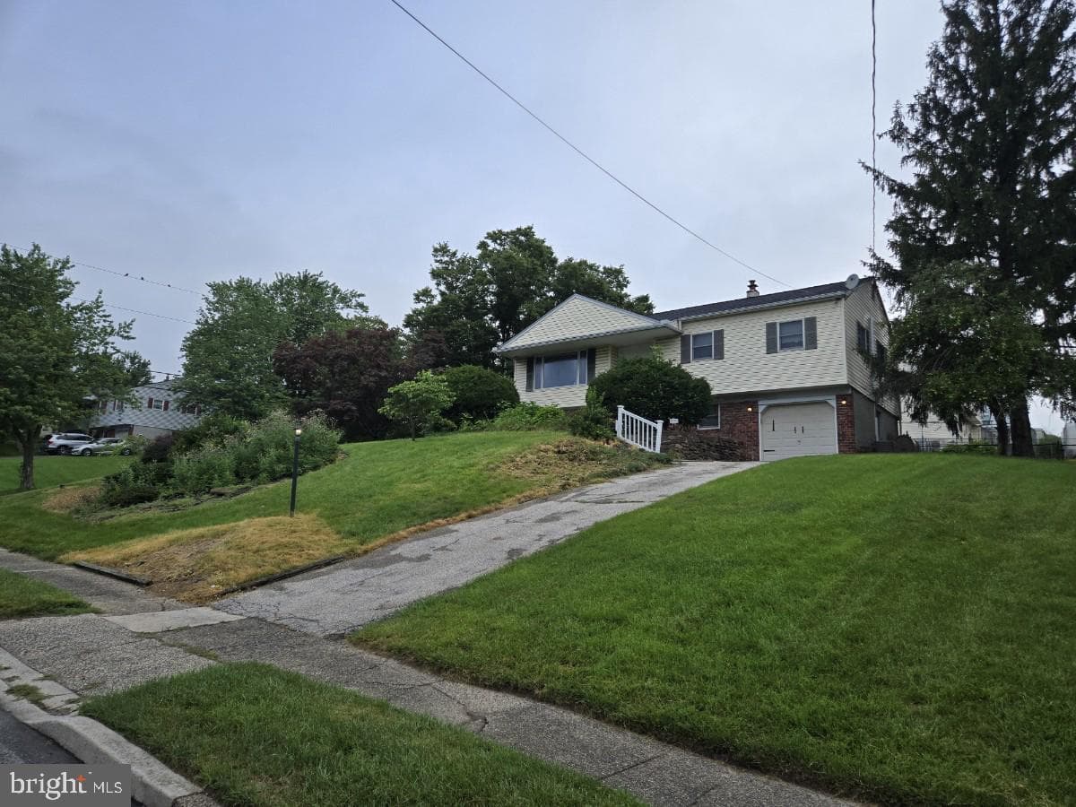 520 Deerfield Drive photo 3