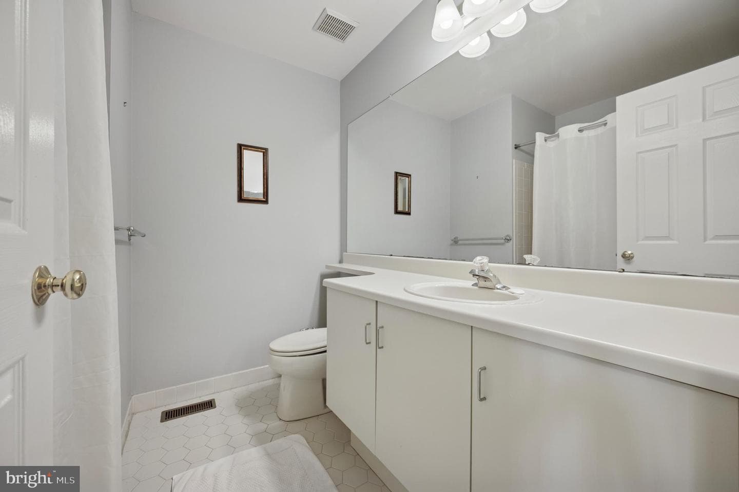 300 Pimlico Way photo 11