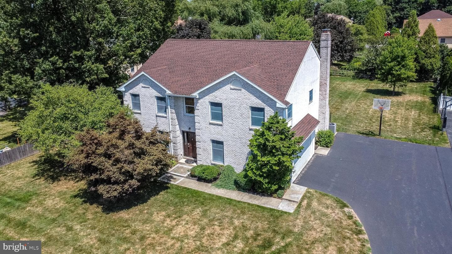 1783 Talbot Road photo 1